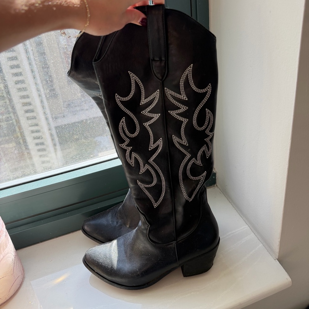 Black Western Cowboy Boots with White Stitching